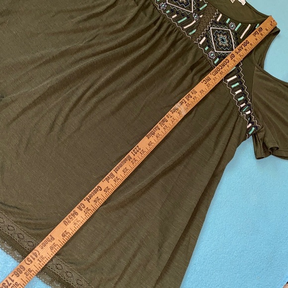 FOURTEENTH PLACE embroidered olive green flutter short tie sleeve tunic size 2XL - Picture 4 of 9